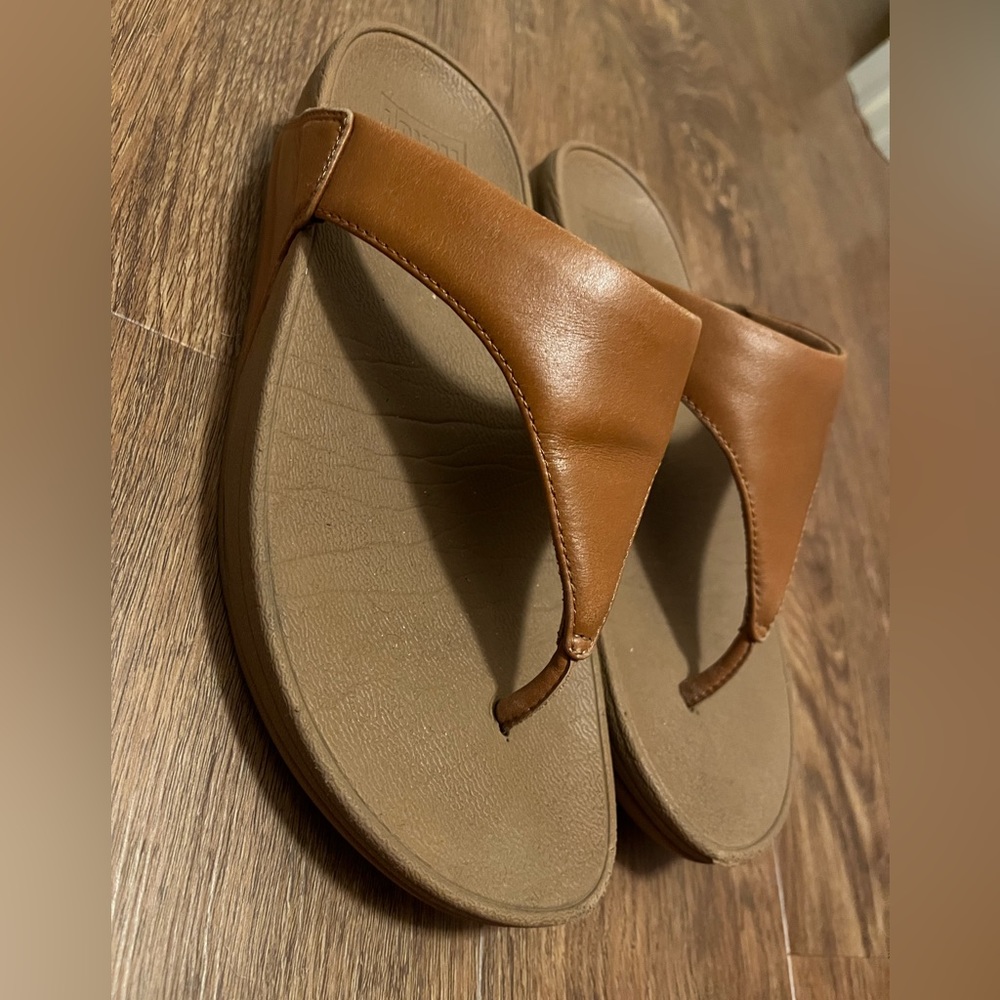 Fitflop. Lulu leather toe post. Light tan. Size 6.5